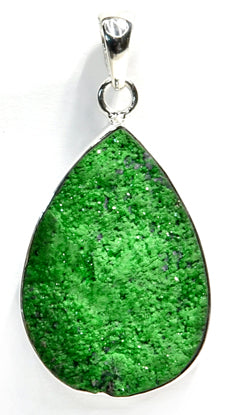 Uvarorvite pendant